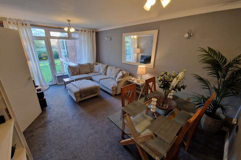 3 bedroom apartment to rent, Foxhill Court,  Leeds, LS16