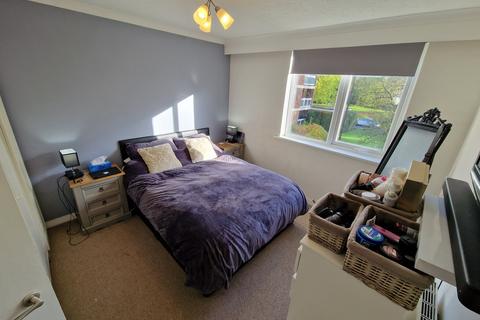 3 bedroom apartment to rent, Foxhill Court,  Leeds, LS16