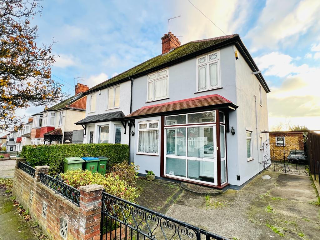 Eastview Avenue, Plumstead, London, SE18 2HT 3 bed semidetached house
