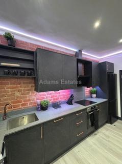 8 bedroom terraced house to rent, Donnington Road, Reading