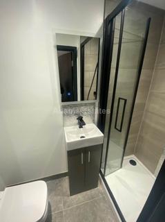 8 bedroom terraced house to rent, Donnington Road, Reading