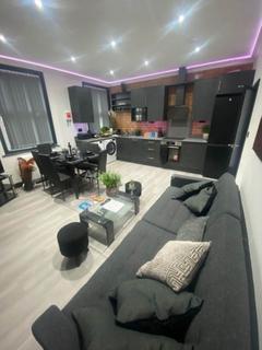 8 bedroom terraced house to rent, Donnington Road, Reading