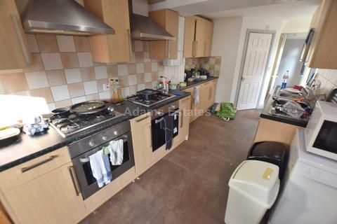 8 bedroom terraced house to rent, Donnington Road, Reading