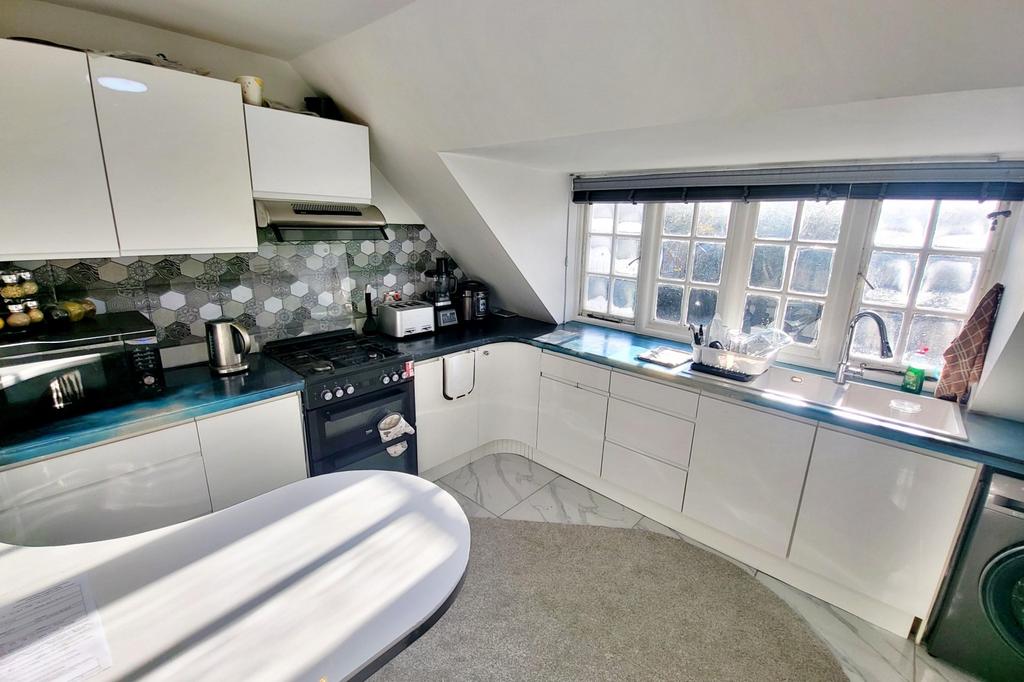 Queens Park Avenue 2 bed flat £264,950