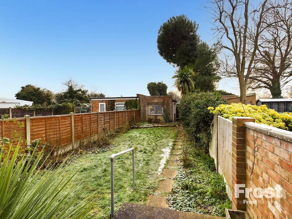 Harvest Road, Feltham, TW13 3 bed house £425,000