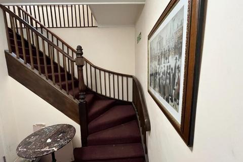 undefined, Flat 2, Broadbent House