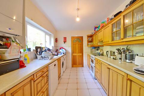 6 bedroom semi-detached house to rent, Overnhill Road, Fishponds