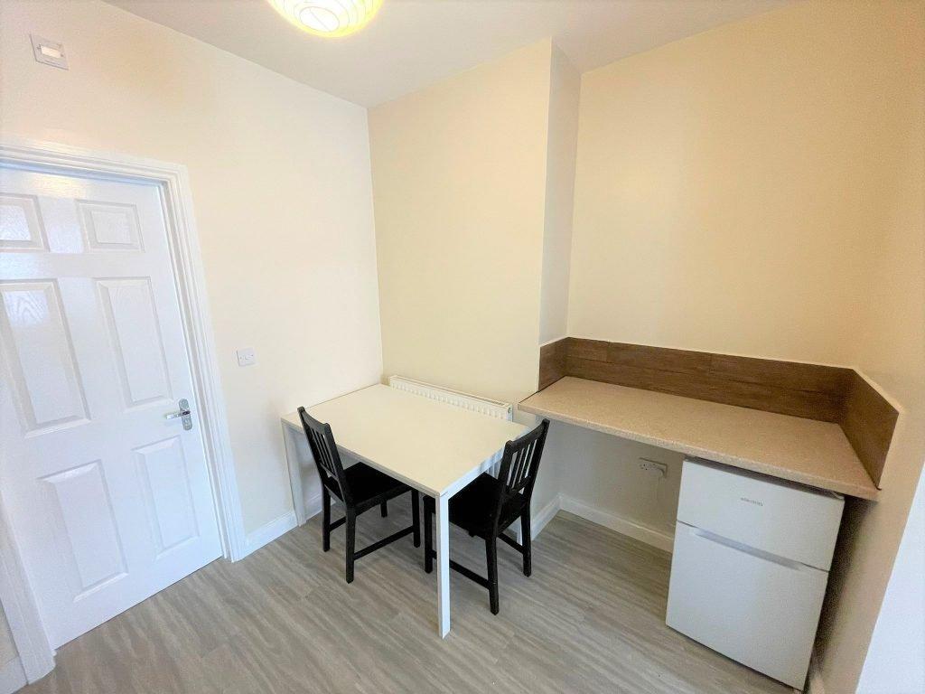 Studio 1, 2 Curtis Street, Swindon, SN1 5JU 1 bed property £650 pcm