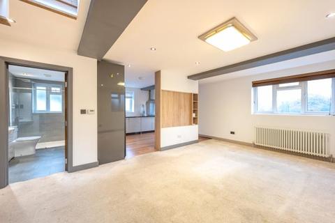 8c Perth Close, London, SW20 0AJ