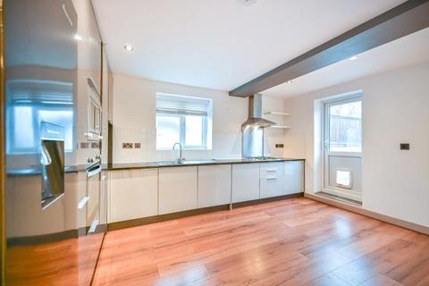 8c Perth Close, London, SW20 0AJ