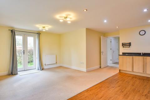 2 bedroom ground floor flat to rent, Chantry Court, Felsted