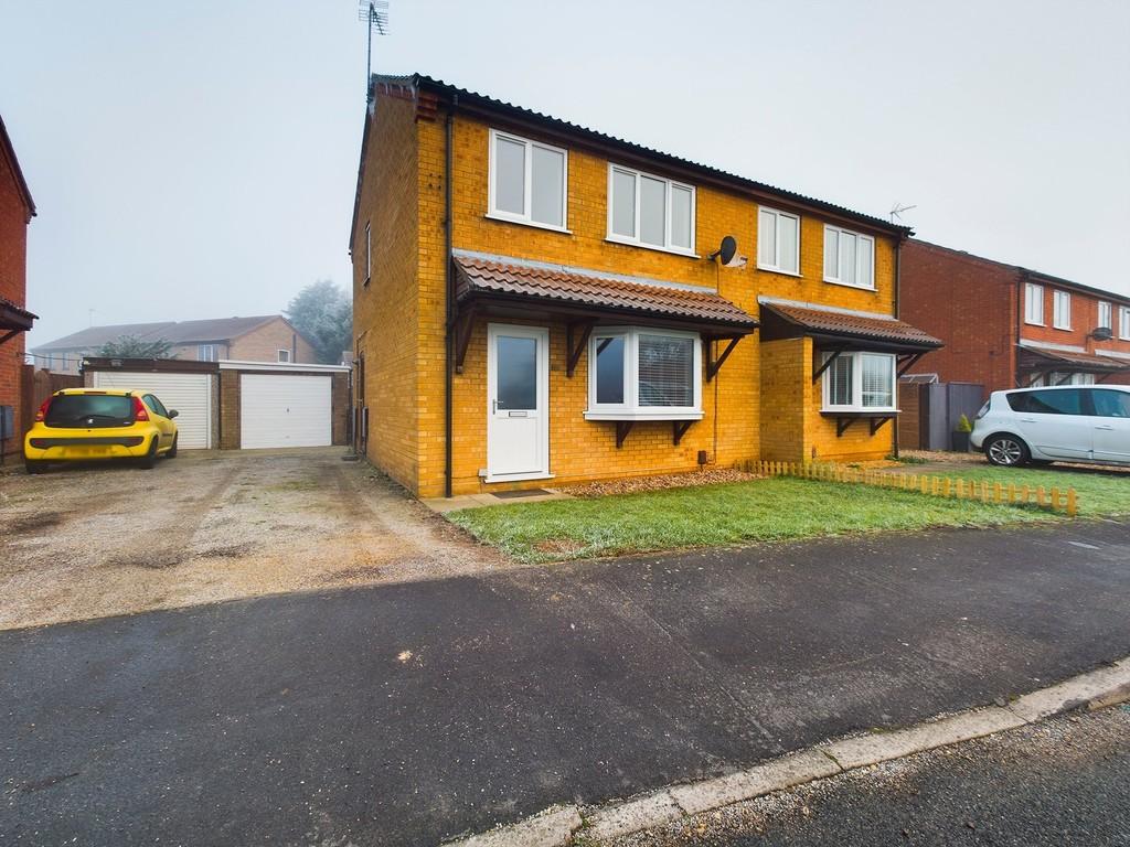Meadow Way, Bracebridge Heath, Lincoln 3 bed semidetached house £795