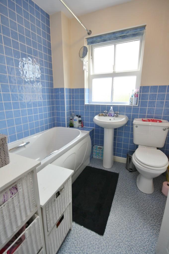 Purslane Gardens, Titchfield Park 2 bed end of terrace house £1,050