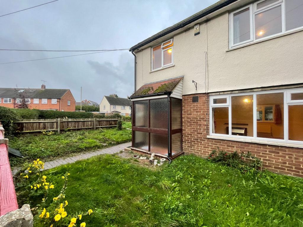 Oxford Road, Canterbury, Kent, CT1 3 bed semidetached house £1,600