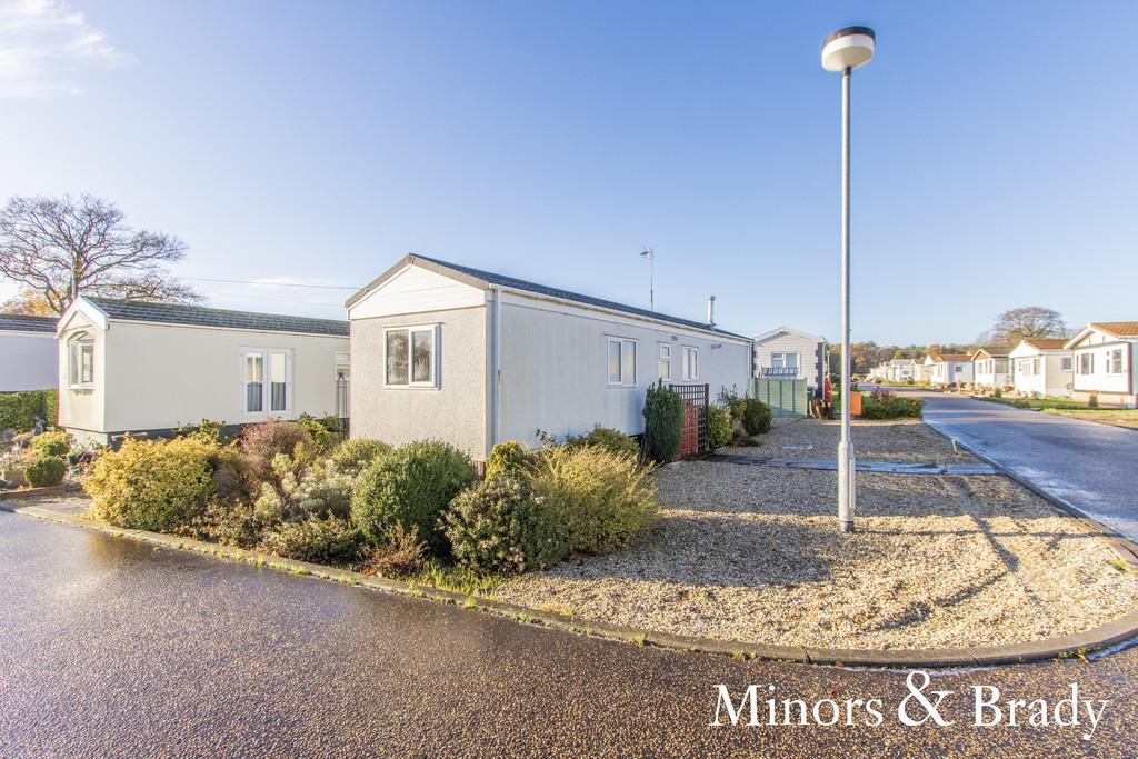 Woodland View, Stratton Strawless 2 bed mobile home for sale £90,000