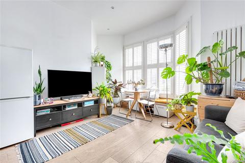 2 bedroom terraced house to rent, Mysore Road, London