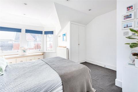 2 bedroom terraced house to rent, Mysore Road, London