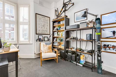 2 bedroom terraced house to rent, Mysore Road, London