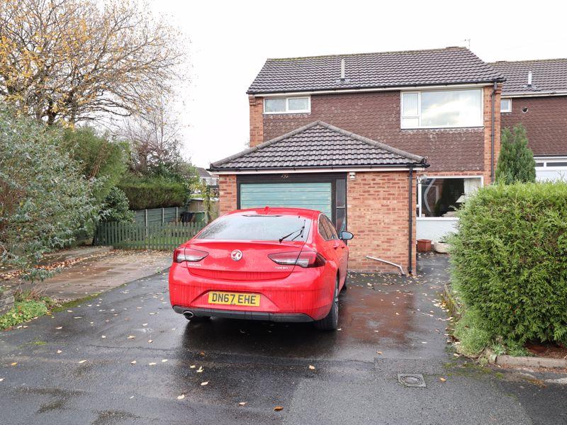 Rugby Drive, Tytherington 3 bed semidetached house £300,000