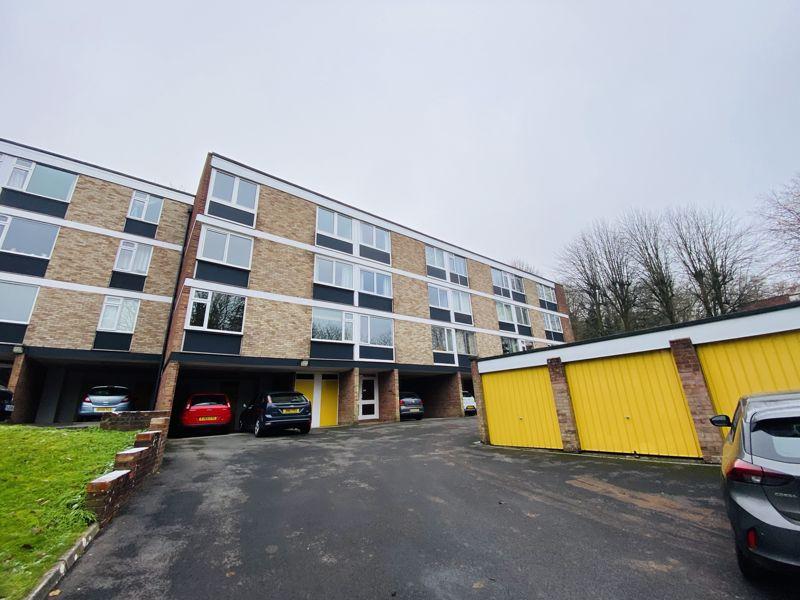Westacre Close, Bristol 2 bed flat £1,250 pcm (£288 pw)