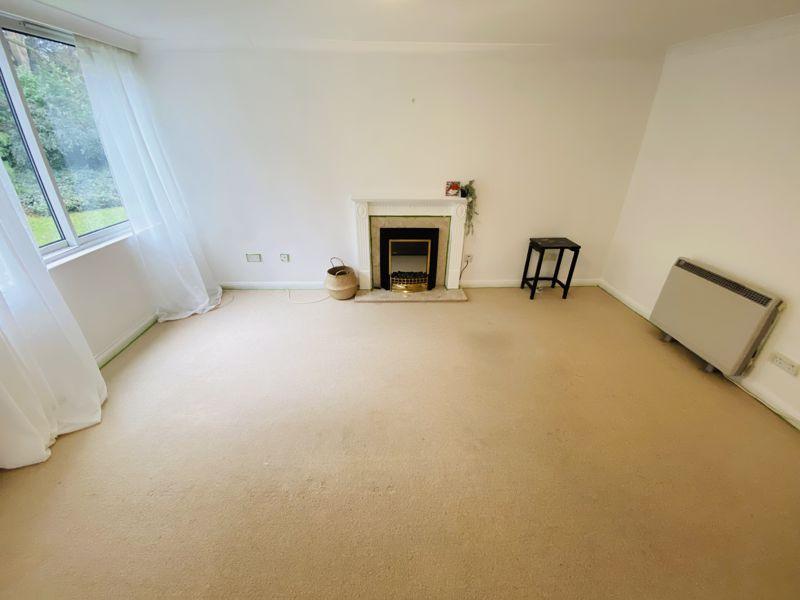 Westacre Close, Bristol 2 bed flat £1,250 pcm (£288 pw)