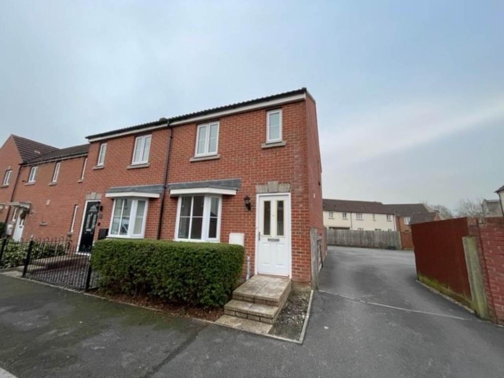 Worle Moor Road, Weston Village, WestonsuperMare 2 bed house £895