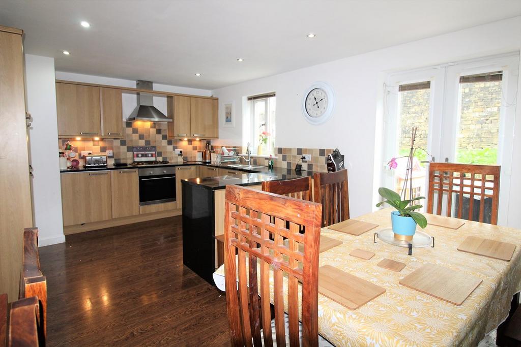 Calton Road, Thwaites Brow, Keighley, BD21 3 bed townhouse £220,000