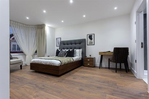 16 Hillcrest Road, Acton, London, W3 9RZ