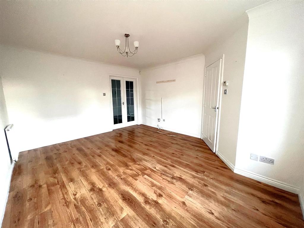 Mornington Grove, Blackwood, Lanark 3 bed semidetached house £115,000