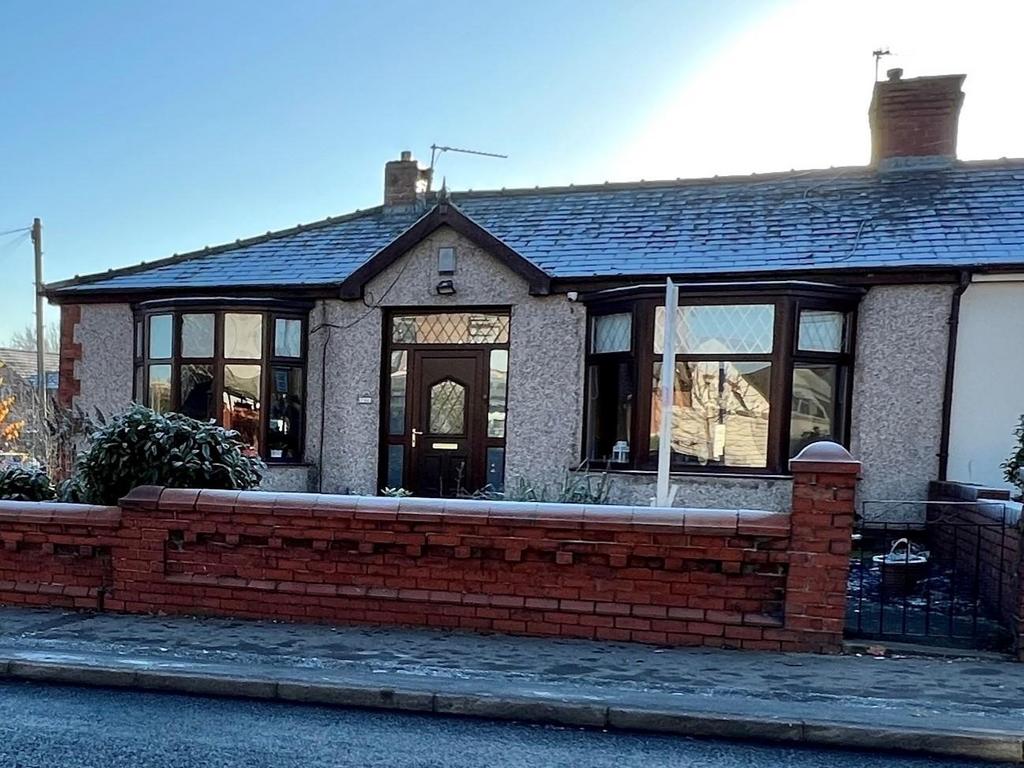 Harwood Lane, Great Harwood, Blackburn 2 bed semidetached bungalow £