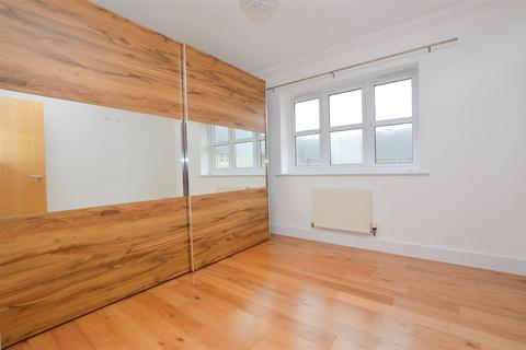 3 bedroom flat for sale - Callao Quay, Eastbourne