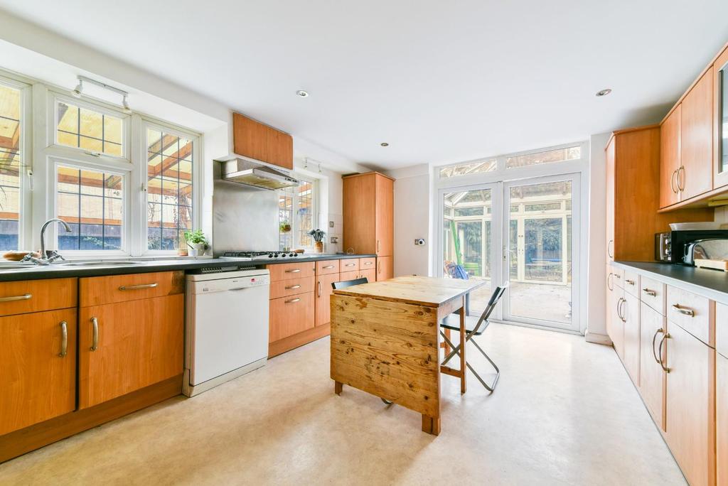 Banstead Road South, Sutton 5 bed detached house £1,100,000