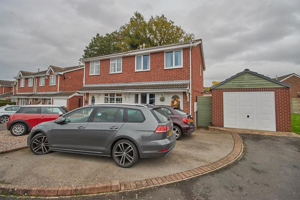 Willow Tree Close, Barwell 2 bed semidetached house £200,000