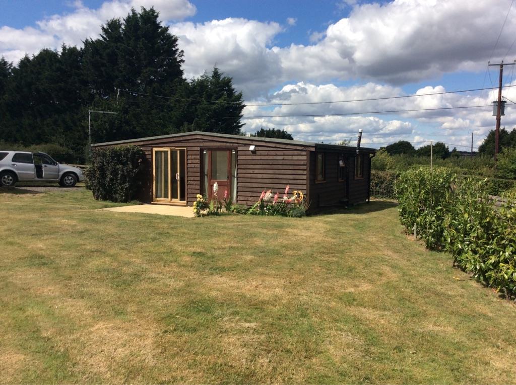 Stone, Tenterden 2 bed detached bungalow for sale £325,000