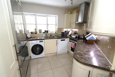 Flat 21, Booths Court Poplar Drive, Hutton, Brentwood, CM13 1YY