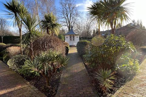 Flat 21, Booths Court Poplar Drive, Hutton, Brentwood, CM13 1YY