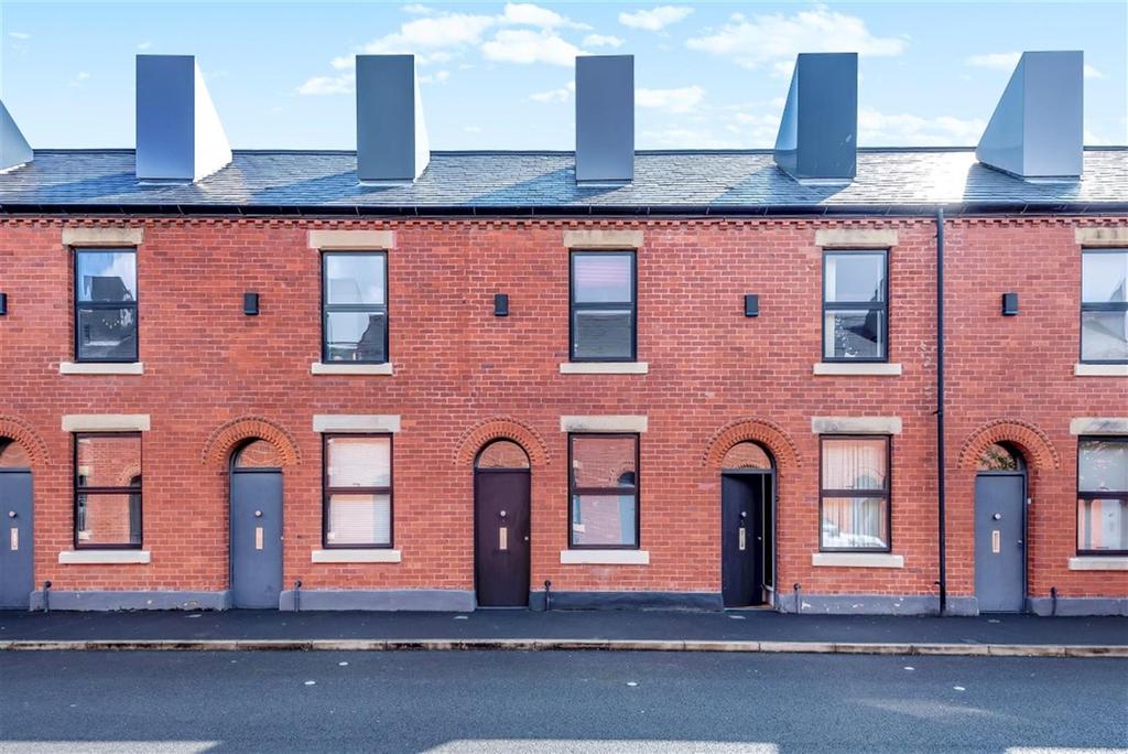Ash Street, Salford, M6 5NA 2 bed terraced house £1,100 pcm (£254 pw)