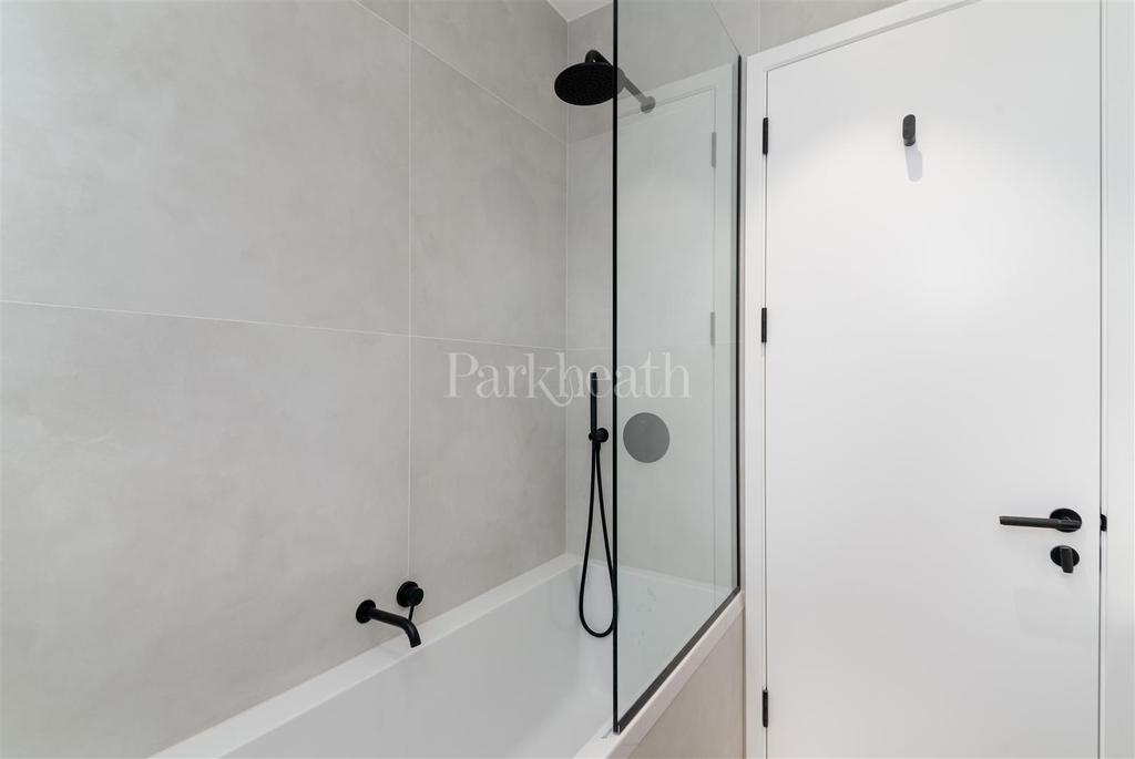 Lindfield Gardens NW3 6 PX-4.jpg