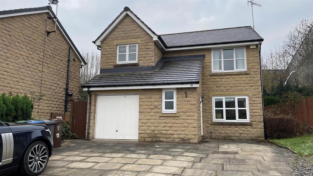 The Leavens, Apperley Bridge, Bradford 4 bed detached house £1,400