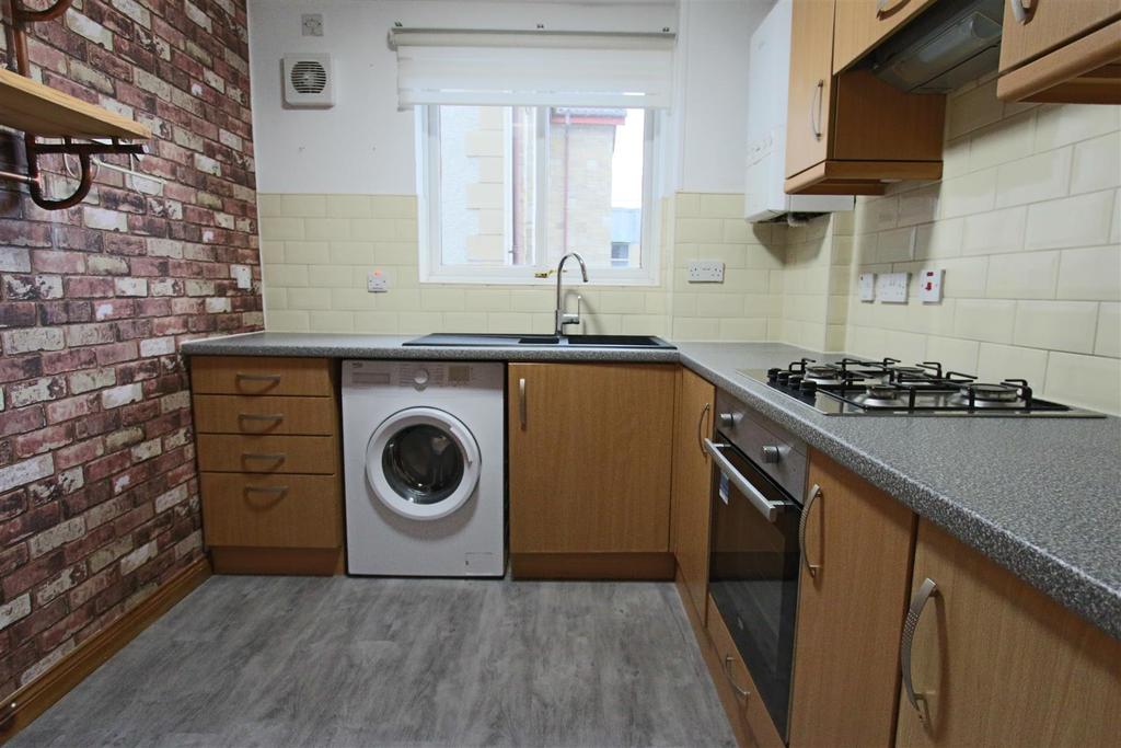 7, Bothwell Court Dunfermline, Fife, KY11 3AD 2 bed property £650 pcm