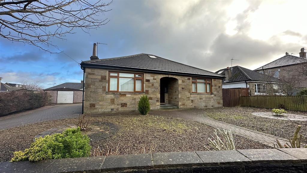 Norman Avenue, Eccleshill, Bradford 4 bed detached bungalow £1,200