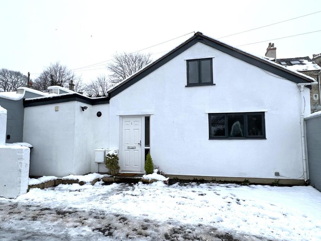 Horns Road, Stroud 1 bed detached bungalow £275,000