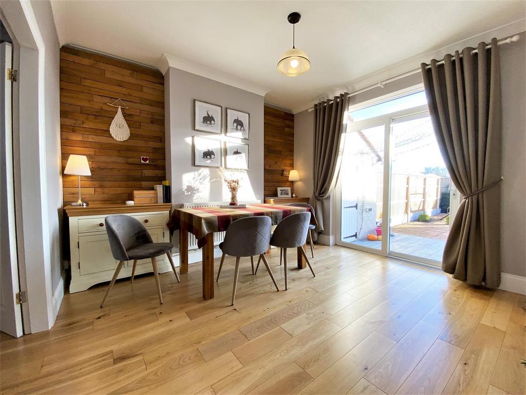 Bancroft Road, Newark 3 bed semidetached house £230,000