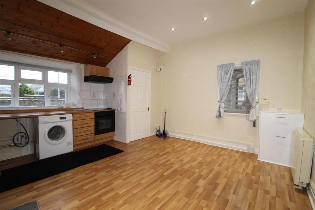 Knowle Lane, Wyke, Bradford 1 bed bungalow £475 pcm (£110 pw)