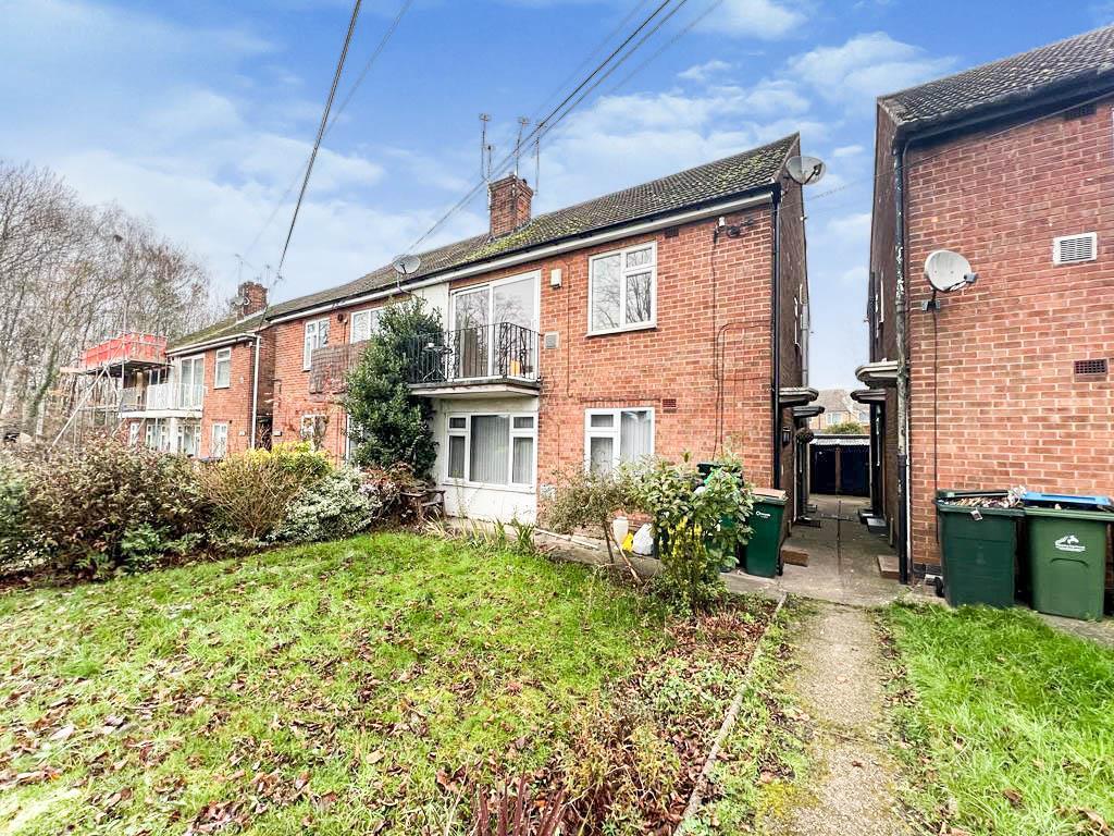 Selsey Close, Stonehouse Estate... 2 bed £750 pcm (£173 pw)