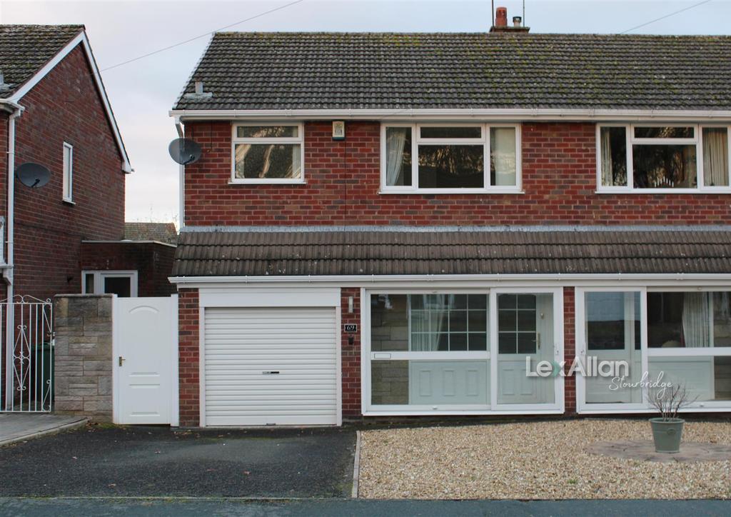 Lea Vale Road, Stourbridge 3 bed semidetached house £325,000