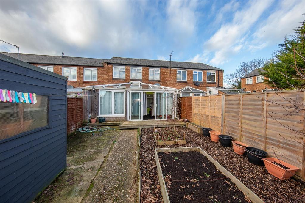 Lincoln Close, Dunstable, Bedfordshire 3 bed terraced house £290,000