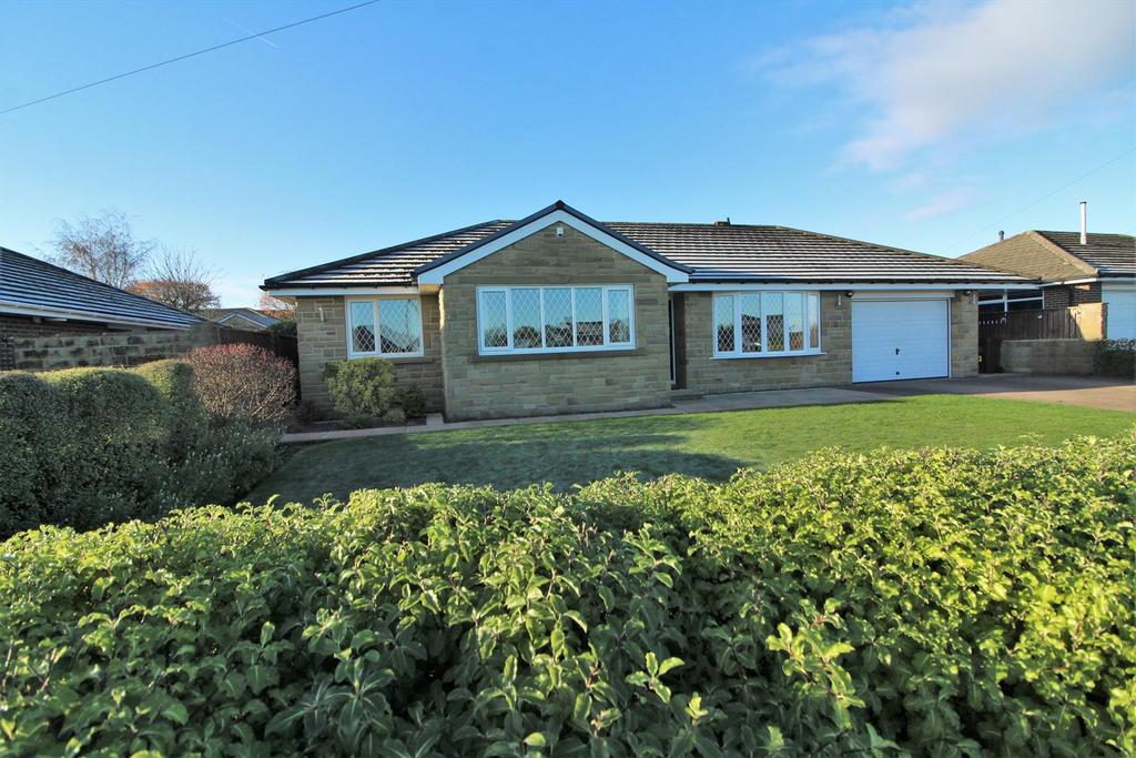 Elmfield Drive, Skelmanthorpe, Huddersfield HD8 9BT 3 bed detached
