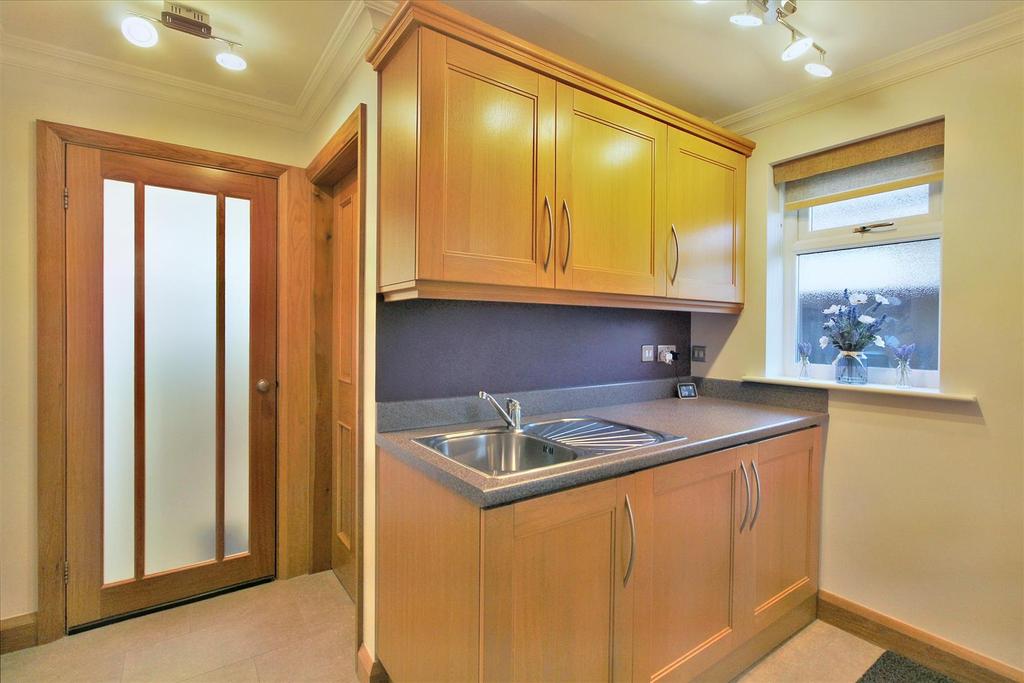 Elmfield Drive, Skelmanthorpe... 3 bed detached bungalow £560,000