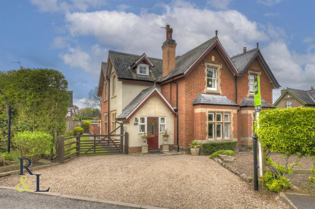 Saxondale Drive, Upper Saxondale, Nottingham 3 bed semidetached house